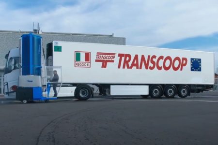 Pulizia di un camion con la monospazzola fullwash